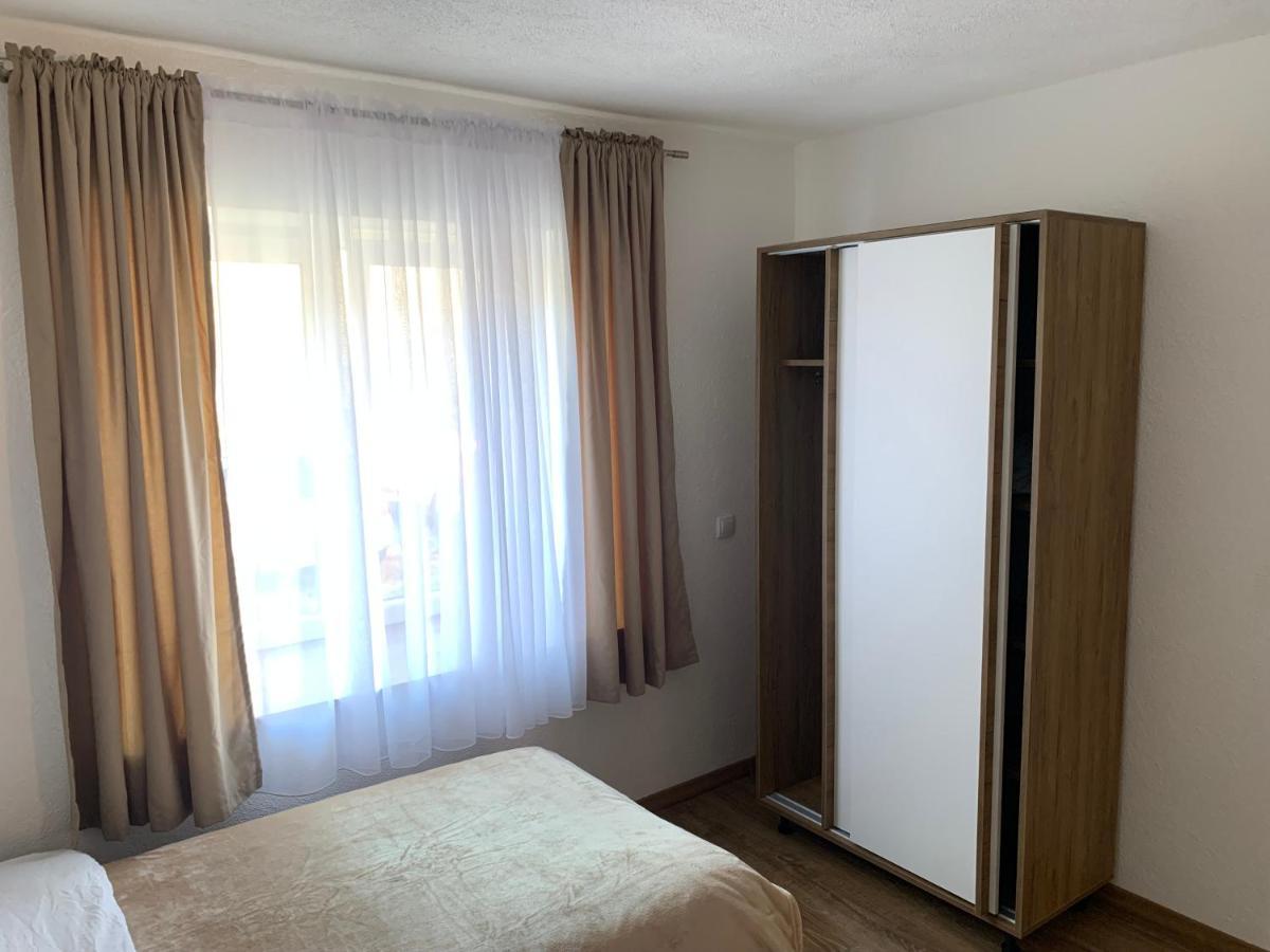 Lejla'S Guesthouse Gusinje Bagian luar foto