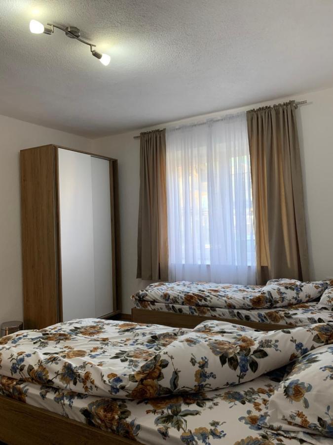 Lejla'S Guesthouse Gusinje Bagian luar foto