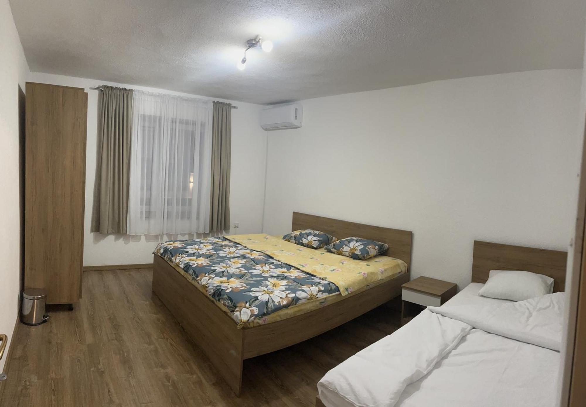 Lejla'S Guesthouse Gusinje Bagian luar foto