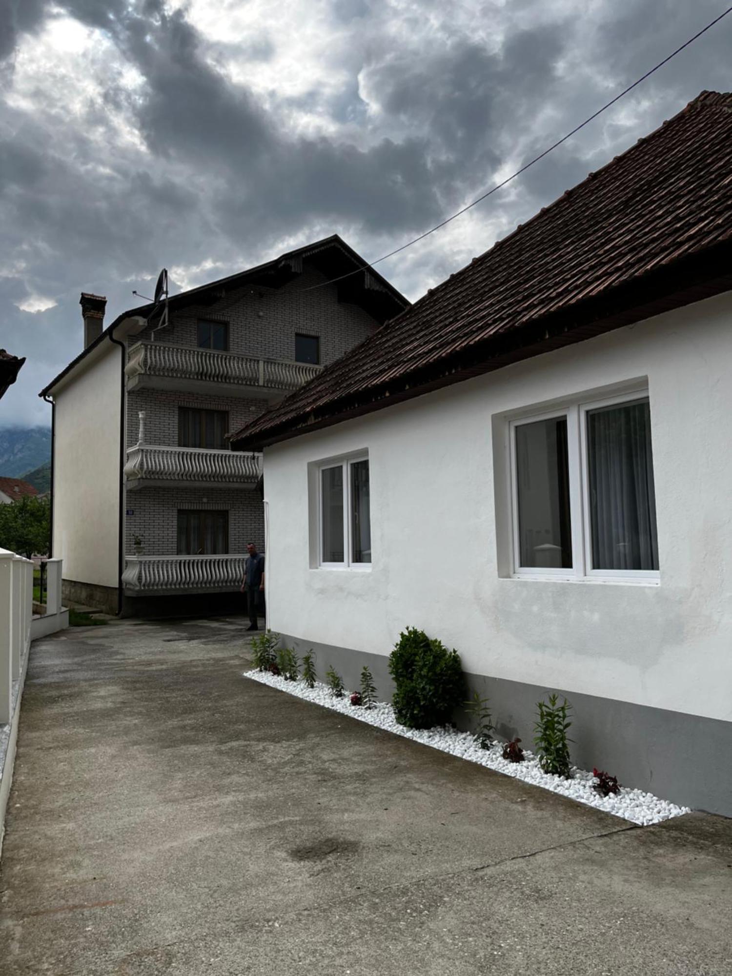 Lejla'S Guesthouse Gusinje Bagian luar foto
